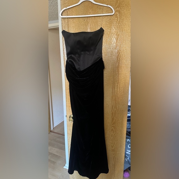 PERSEPHONE
BLACK VELVET STRAPLESS CORSET MAXI DRESS - Picture 6 of 7